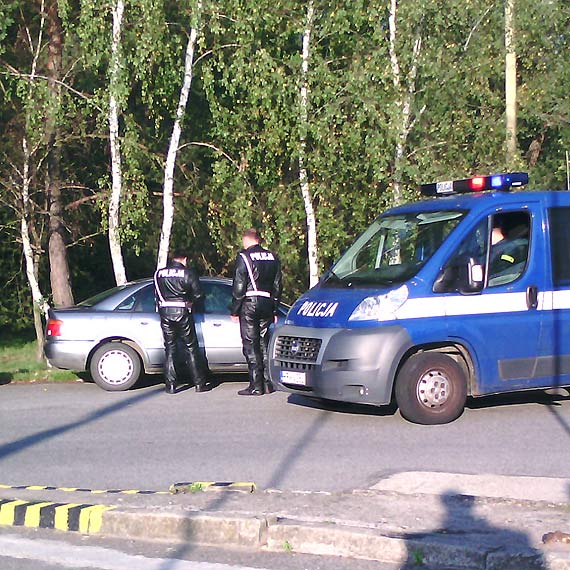 Urzdzili sobie przejadk. Byli pijani. Policj powiadomi czujny mieszkaniec winoujcia