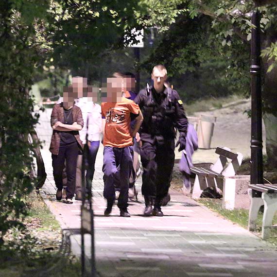 Wandal zniszczy aluminiow rzeb na promenadzie. By pijany, mia ponad 2 promile