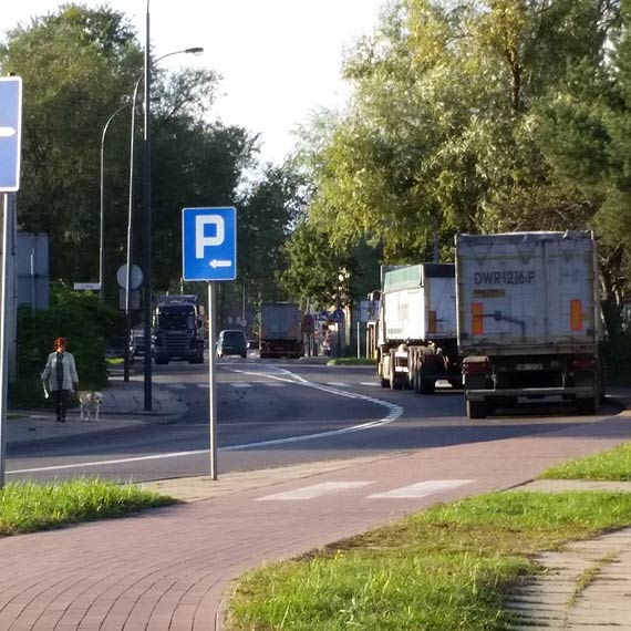 TIR-y blokują dojazd do przeprawy Warszów