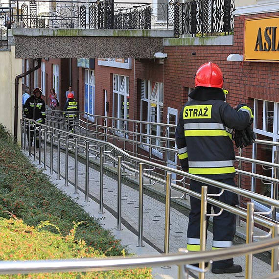 Okropny smrd spowodowany przez stopion instalacj elektryczn. Na miejsce wezwano stra poarn
