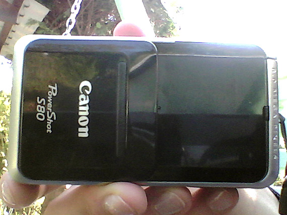 Znaleziono aparat canon na Platanie