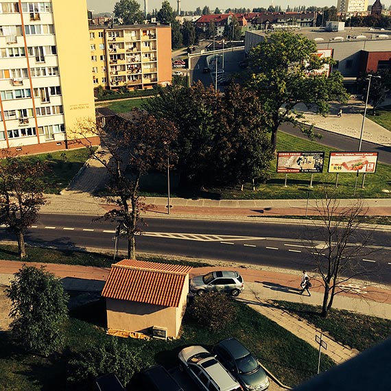 Samochd na chodnik, a piesi… na ulic?