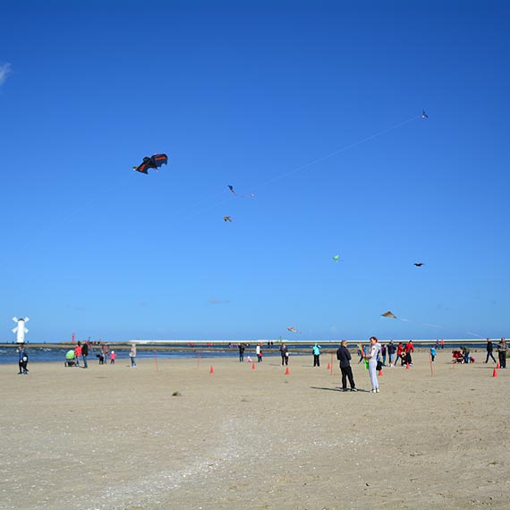 Latawce szybowały nad świnoujską plażą
