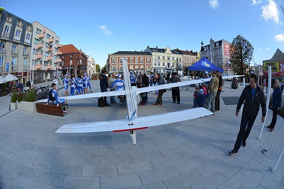 Przejechali 540 kilometrw na rowerach eby promowa jeleniogrskie szybownictwo