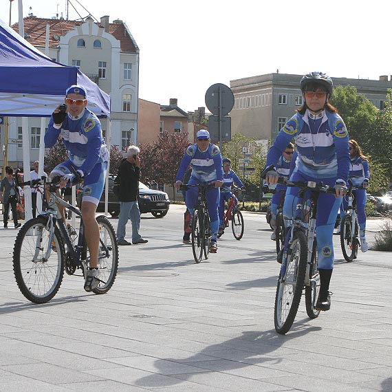Przejechali 540 kilometrów na rowerach żeby promować jeleniogórskie szybownictwo