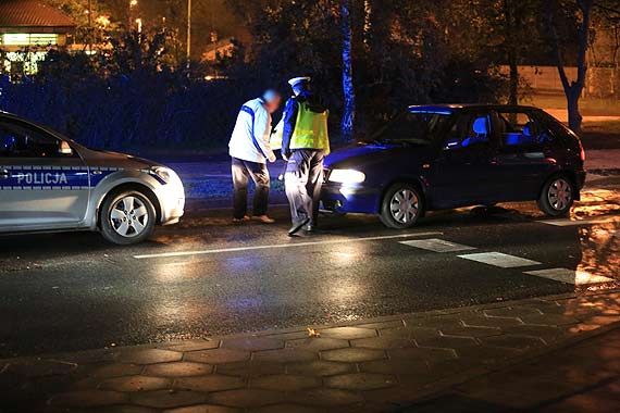 Kierowca skody potrącił kobietę na pasach