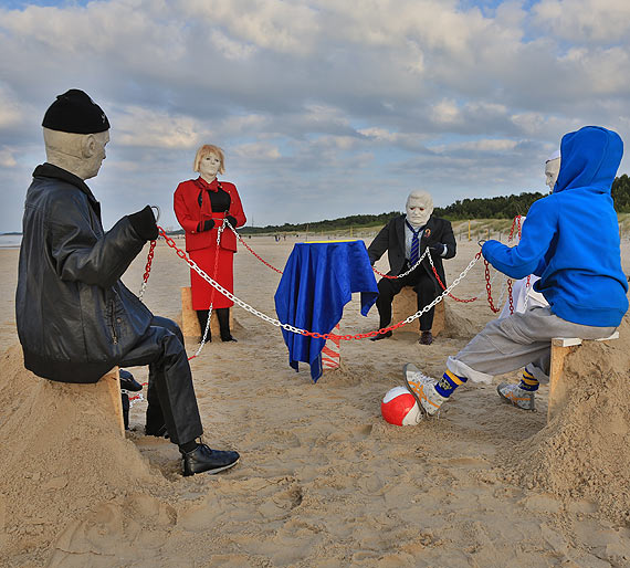 Wadimir Putin, Angela Merkel, Lech Wasa, Donald Tusk i papie Franciszek obradowali w winoujciu. Zobacz film!
