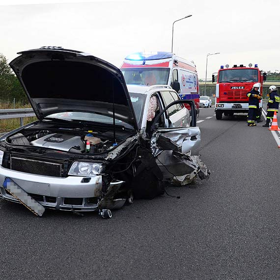 Kierowca audi– mieszkaniec winoujcia zjecha na przeciwlegy pas i uderzy w samochd dostawczy