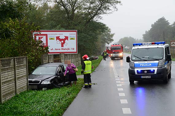 Wypadek na ulicy Woliskiej w unowie. 29- letnia kobieta w ciy trafia do szpitala.