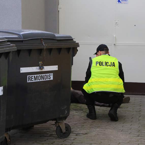 52- letni bezdomny zmar w centrum miasta