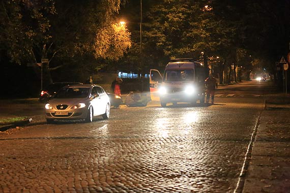 Rowerzystka wjechaa prosto pod koa renault