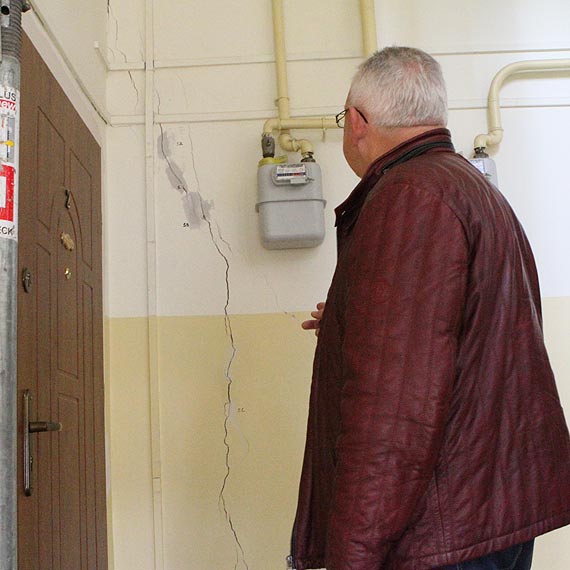 Mieszkacy bloku: Przedsibiorstwo budowlane tylko obiecuje, a nic z tego nie ma