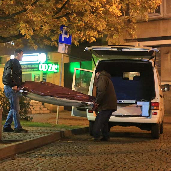 Zadusi si wymiocinami