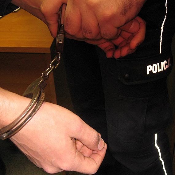 20- latek najpierw ukrad audi a3 a potem poszed na komend si przyzna