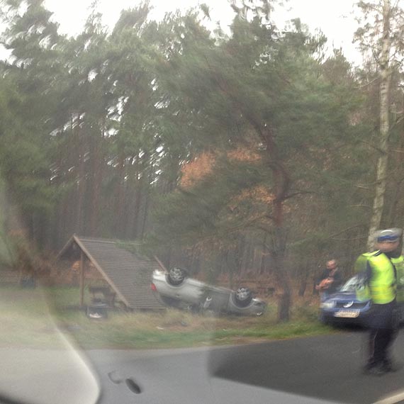 Skoda dachowaa na Pomorskiej. Jedna osoba trafia do szpitala