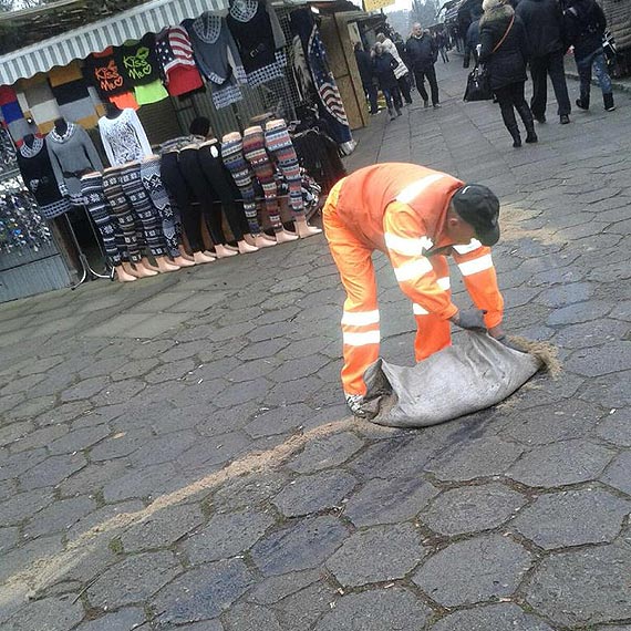 Zanieczycili rodowisko. Ulica Kochanowskiego skaona