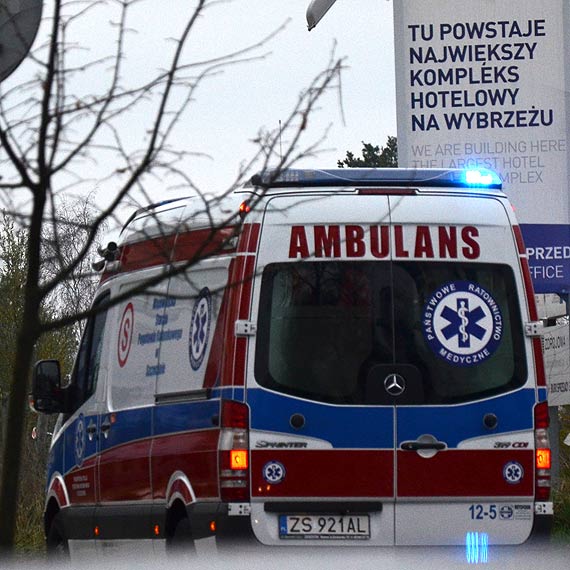 Mczyzna spad ze schodw