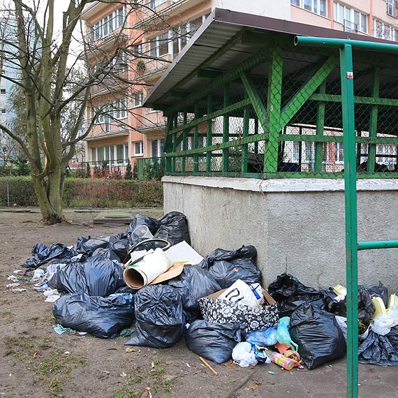 Wysypisko mieci czy osiedle?