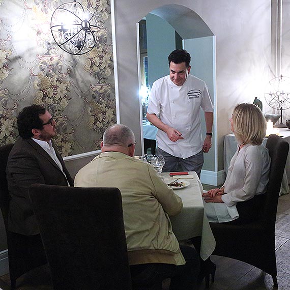 Uczestnik MasterChefa Leszek Wodnicki gotował dla gości w restauracji Casino. Zobacz film!