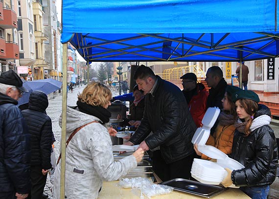 Podczas pitej wigilii dla potrzebujcych rozdali ponad 3 tysice pierogw!