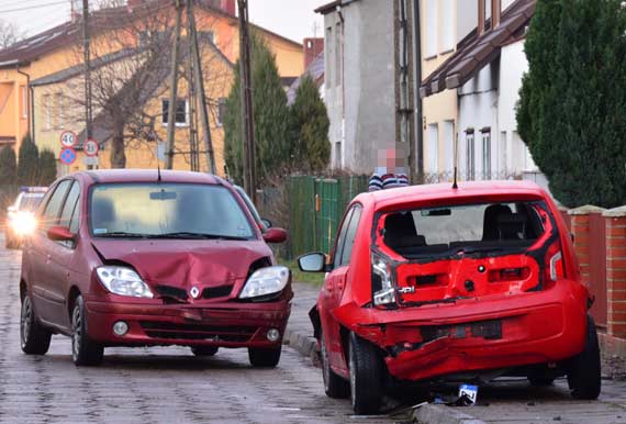 Kolizja na ulicy Mazowieckiej. Zniszczone s 3 samochody