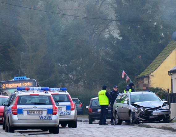 Kolizja na ulicy Mazowieckiej. Zniszczone s 3 samochody