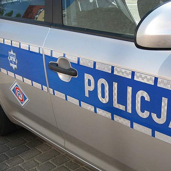 Policja zatrzymaa 47- latka. Nie mia prawka i by poszukiwany listem goczym