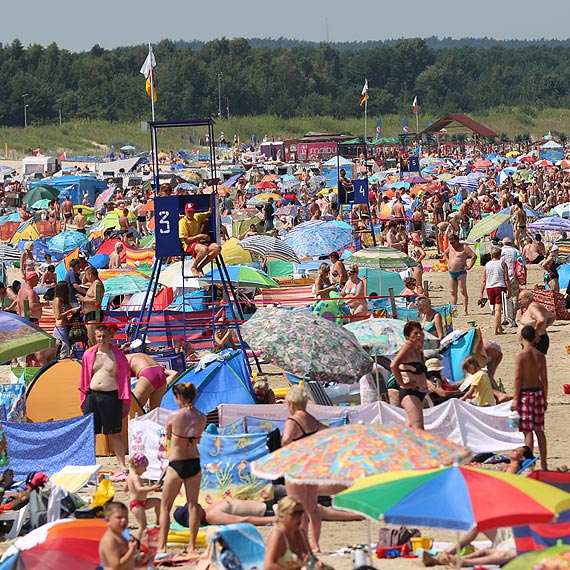 Plaża jak pijalnia piwa i popielniczka?