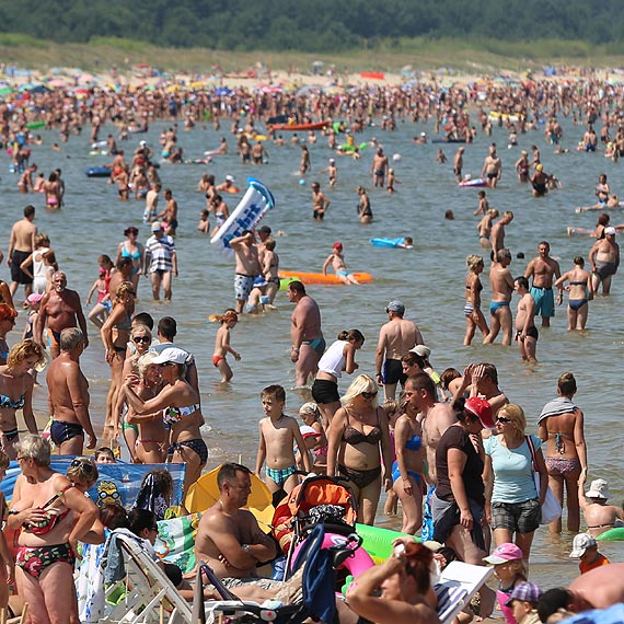 Plaża jak pijalnia piwa i popielniczka?