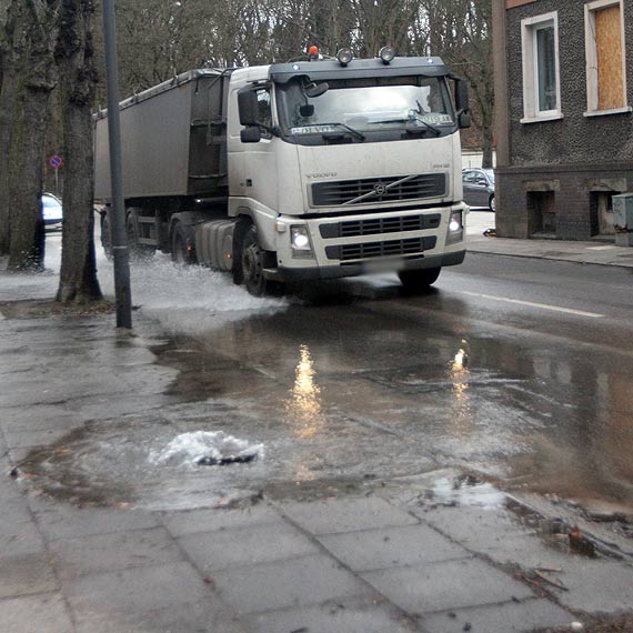 Uszkodzony hydrant zala ulic Matejki