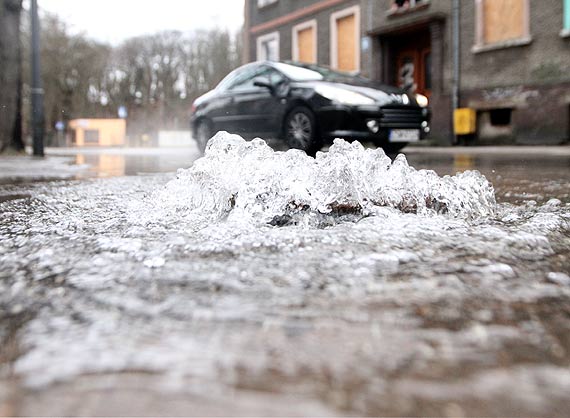 Uszkodzony hydrant zala ulic Matejki