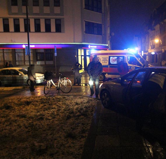 Kierowca rovera potrci piesz na pasach. Kobieta z urazem gowy trafia do szpitala