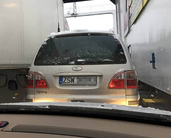 Czytelnik: Dlaczego samochody na winoujskich rejestracjach zapychaj Karsibory?
