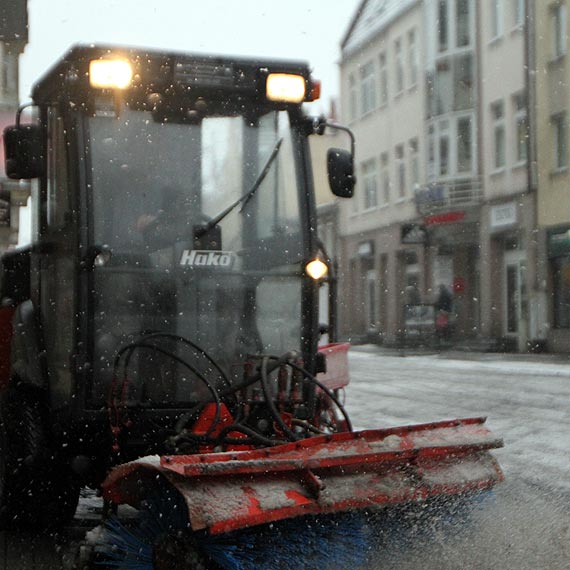 Zima na caego! nieg zasypa miasto