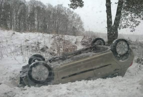 Renault ze winoujcia dachowao za Dobropolem