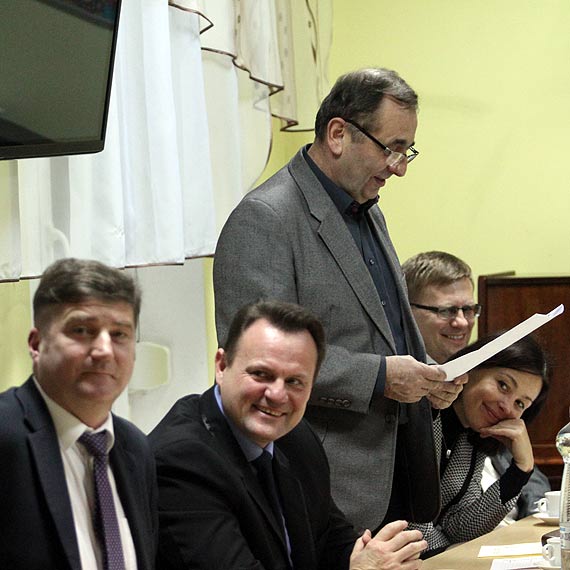 Liczne inwestycje bez podstawowej infrastruktury drogowej. Co dalej? Zobacz film! 