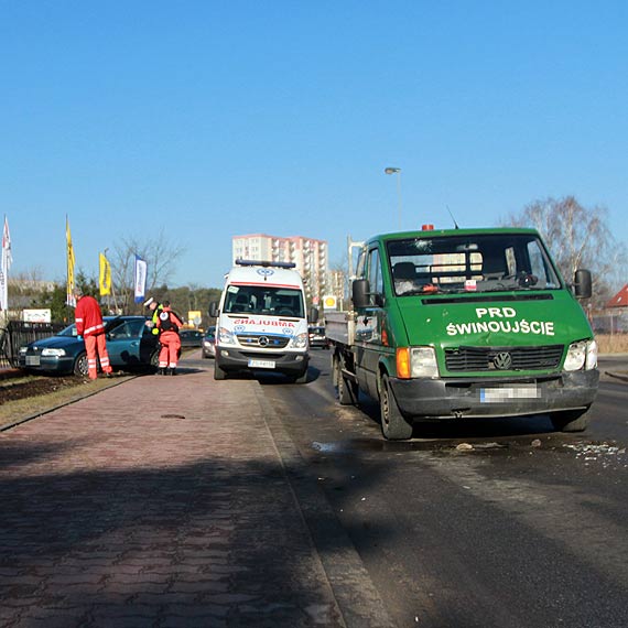 Niemiec wjechał w ogrodzenie. Polacy się zderzyli