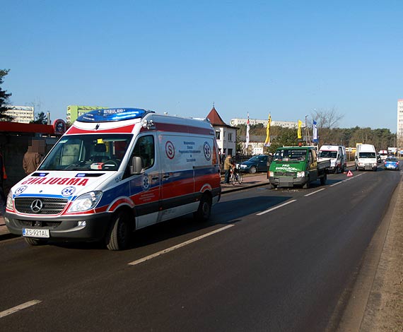 Niemiec wjechał w ogrodzenie. Polacy się zderzyli