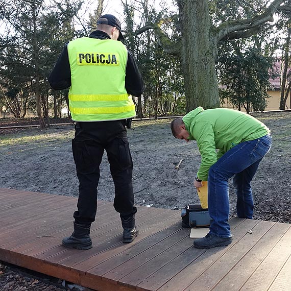 Policja w parku Chopina! Pan Jarosław: Znalazłem ludzką kość!