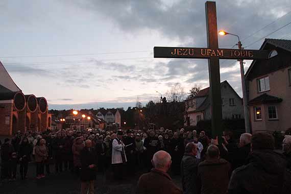 Mieszkańcy Świnoujścia wzięli na siebie krzyż