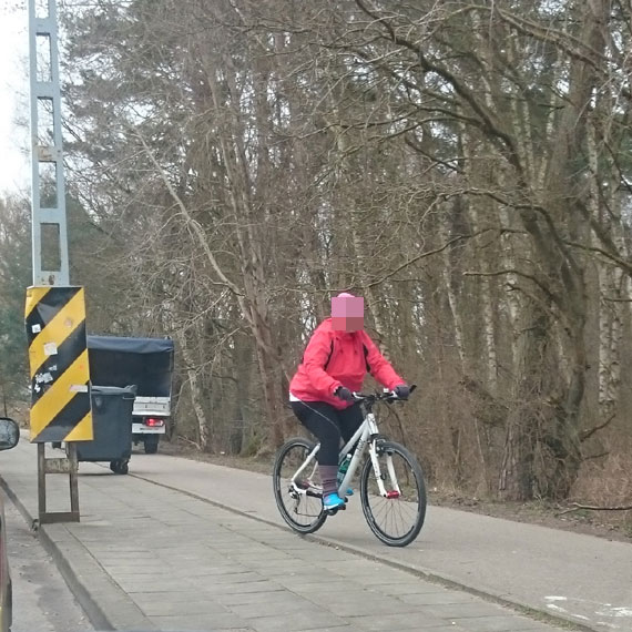 Meksyk przed przeprawą promową Karsibór. Kierowcy ciężarówek wyprzedzają na linii ciągłej