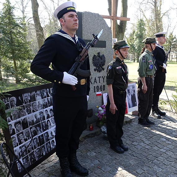 Uczczono pamięć pomordowanych w Katyniu i tragicznie zmarłych w Smoleńsku