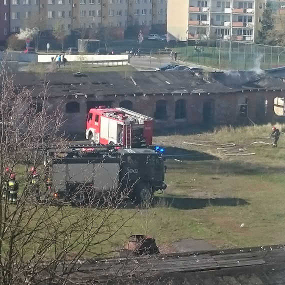 Palio si poddasze pustostanu na terenie byej rzeni przy Kotaja