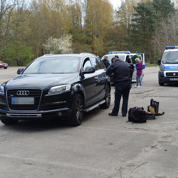 Niemiecka policja cigaa kradzione audi przez centrum winoujcia! Trwa obawa... Zobacz film!