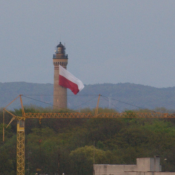 Gigantyczna flaga zawisła na latarni. Próba generalna udana!