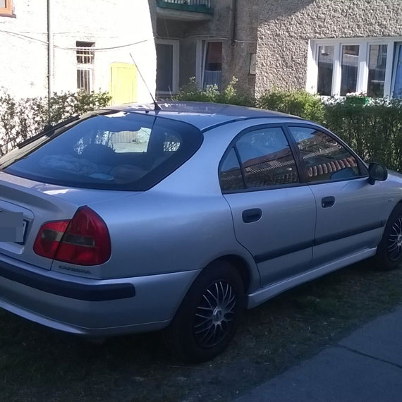 Czytelnik: Mistrz kierownicy w akcji. Upatrzy sobie trawnik