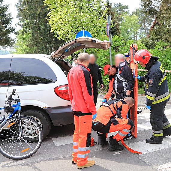 Grone potrcenie rowerzysty na ulicy Mazowieckiej. Mczyzna zosta zabrany do szpitala
