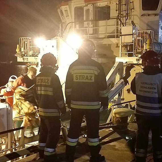 mier na Batyku. Szkwa przewrci jacht z 12 Polakami na pokadzie. Jedna osoba nie yje. Zobacz film!