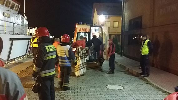 mier na Batyku. Szkwa przewrci jacht z 12 Polakami na pokadzie. Jedna osoba nie yje. Zobacz film!