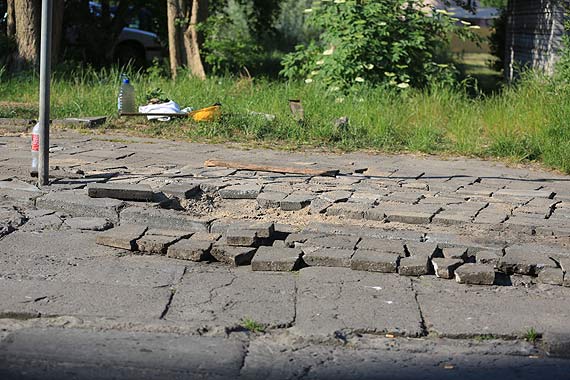 Czytelnik: Ciki sprzt zdemolowa chodnik przy Kotaja! Kto za to odpowie?!